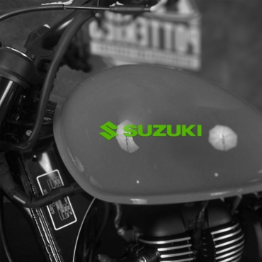 Наклейка на мотоцикл логотип Suzuki